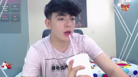 Snapshot of sweet__jeremy chatting on December 8, 2024, 5:55 pm Jeremy online show from December 8, 2024, 5:55 pm