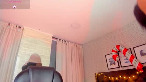 Vanessa online show from December 15, 2025, 4:17 am