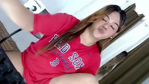 Snapshot of sweet_ahrii chatting on December 21, 2025, 8:54 am CLEO online show from December 21, 2025, 8:54 am