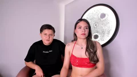 Andrea Y Melisa online show from October 3, 2025, 1:52 pm