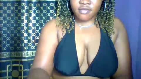 Snapshot of sweet_baby27 chatting on September 13, 2025, 2:00 am sweet baby online show from September 13, 2025, 2:00 am