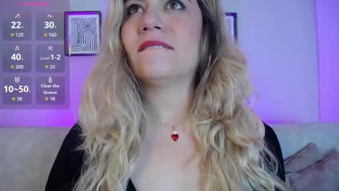 Snapshot of sweet_bella_valery_ chatting on January 12, 2026, 9:42 pm Bella Valery online show from January 12, 2026, 9:42 pm