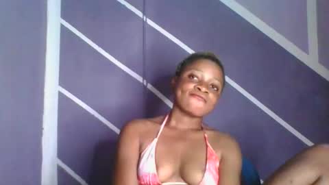Snapshot of sweet_berry31 chatting on October 5, 2025, 11:24 pm baby girl online show from October 5, 2025, 11:24 pm