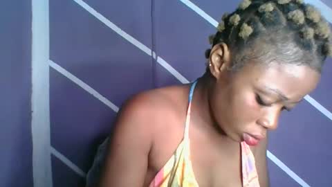 Snapshot of sweet_berry31 chatting on October 21, 2025, 3:40 am baby girl online show from October 21, 2025, 3:40 am