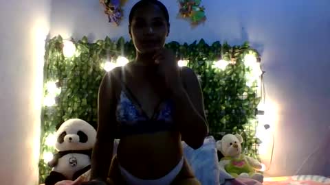 sweet_bigass07 online show from April 13, 2026, 9:53 pm