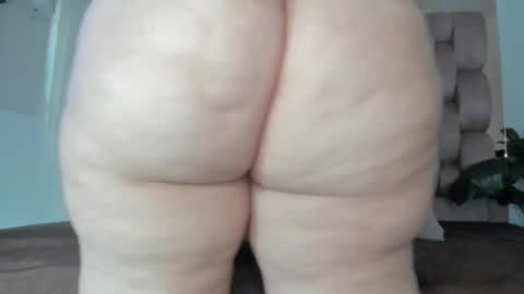 Chelsy  online show from October 24, 2025, 12:01 pm