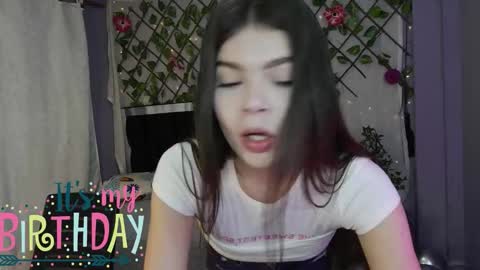 Snapshot of sweet_c4ndy chatting on September 20, 2025, 3:57 pm Candy online show from September 20, 2025, 3:57 pm