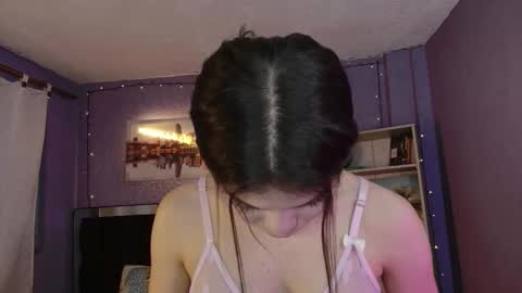 Snapshot of sweet_c4ndy chatting on October 18, 2025, 3:13 pm Candy online show from October 18, 2025, 3:13 pm