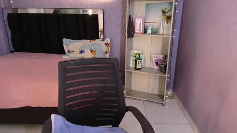 Snapshot of sweet_c4ndy chatting on October 22, 2025, 2:39 pm Candy online show from October 22, 2025, 2:39 pm