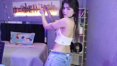 Snapshot of sweet_c4ndy chatting on November 14, 2025, 3:33 pm Candy online show from November 14, 2025, 3:33 pm