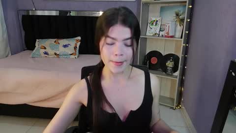 Snapshot of sweet_c4ndy chatting on November 27, 2025, 1:02 pm Candy online show from November 27, 2025, 1:02 pm