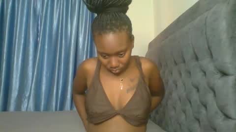 Camila online show from November 5, 2025, 6:46 am