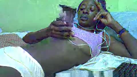 Snapshot of sweet_candie01 chatting on January 7, 2026, 5:54 am sweet_candie01 online show from January 7, 2026, 5:54 am