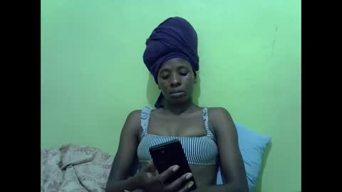 Snapshot of sweet_candie01 chatting on January 19, 2026, 4:27 am sweet_candie01 online show from January 19, 2026, 4:27 am