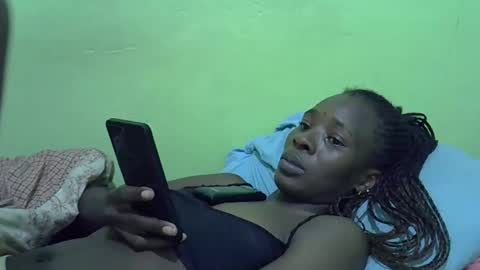 Snapshot of sweet_candie01 chatting on February 7, 2026, 6:44 pm sweet_candie01 online show from February 7, 2026, 6:44 pm