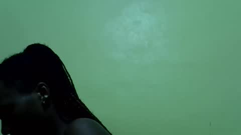 Snapshot of sweet_candie01 chatting on February 17, 2026, 4:31 am sweet_candie01 online show from February 17, 2026, 4:31 am