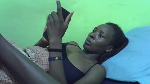 Snapshot of sweet_candie01 chatting on February 25, 2026, 6:17 pm sweet_candie01 online show from February 25, 2026, 6:17 pm