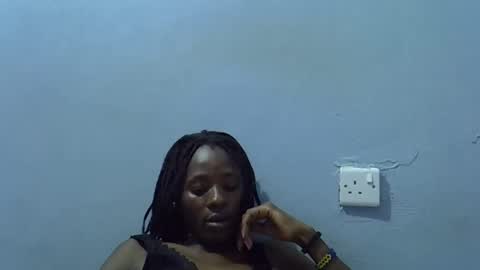 Snapshot of sweet_candie01 chatting on March 17, 2026, 6:06 am sweet_candie01 online show from March 17, 2026, 6:06 am