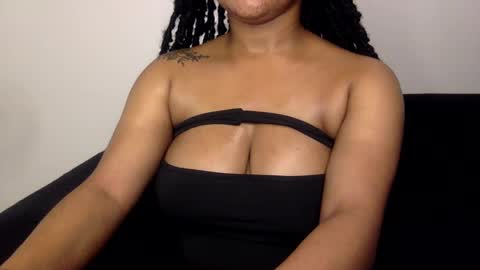 Snapshot of sweet_couples5 chatting on January 16, 2025, 10:21 am cutie cam0 online show from January 16, 2025, 10:21 am