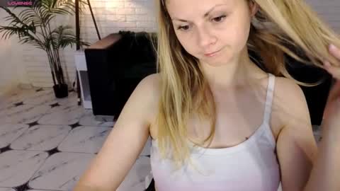 Snapshot of sweet_emily4u chatting on September 30, 2025, 6:18 am Emily online show from September 30, 2025, 6:18 am