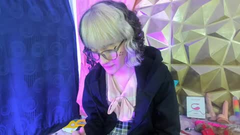 Snapshot of sweet_emmili chatting on December 7, 2024, 3:19 pm emmili online show from December 7, 2024, 3:19 pm
