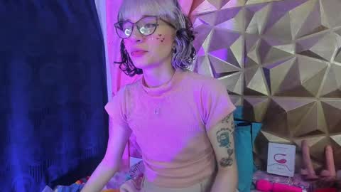 Snapshot of sweet_emmili chatting on December 9, 2024, 12:19 pm emmili online show from December 9, 2024, 12:19 pm