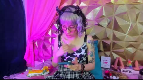 Snapshot of sweet_emmili chatting on December 30, 2024, 3:24 pm emmili online show from December 30, 2024, 3:24 pm