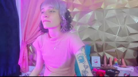 Snapshot of sweet_emmili chatting on January 1, 2025, 12:11 pm emmili online show from January 1, 2025, 12:11 pm