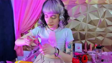 Snapshot of sweet_emmili chatting on February 17, 2025, 12:27 pm emmili online show from February 17, 2025, 12:27 pm