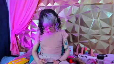 Snapshot of sweet_emmili chatting on February 20, 2025, 3:19 pm emmili online show from February 20, 2025, 3:19 pm
