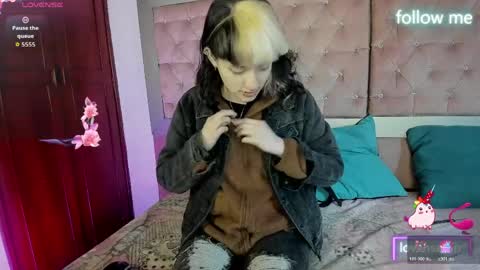 Snapshot of sweet_emmili chatting on April 9, 2026, 12:21 pm emmili online show from April 9, 2026, 12:21 pm