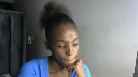 Snapshot of sweet_freaky chatting on December 3, 2025, 5:33 pm sweet_freaky online show from December 3, 2025, 5:33 pm