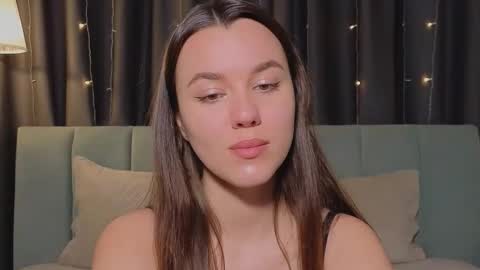 Snapshot of sweet_haeven chatting on March 23, 2026, 4:49 am Im Mia.LOVELY PATTERNS 100 120 160 200 my toy buzzes from 2 tip online show from March 23, 2026, 4:49 am