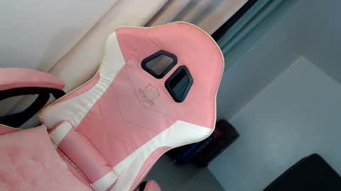 Snapshot of sweet_jessica69xx chatting on December 26, 2024, 1:21 pm Jess online show from December 26, 2024, 1:21 pm