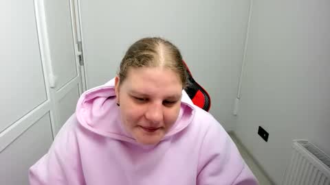 Snapshot of sweet_karla_la chatting on May 4, 2026, 6:42 am Karla online show from May 4, 2026, 6:42 am