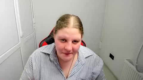 Snapshot of sweet_karla_la chatting on June 1, 2026, 1:57 pm Karla online show from June 1, 2026, 1:57 pm