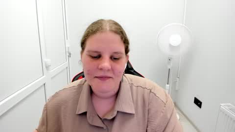 Snapshot of sweet_karla_la chatting on July 19, 2026, 1:37 pm Karla online show from July 19, 2026, 1:37 pm