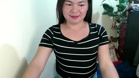 Snapshot of sweet_kendallxxxx chatting on February 27, 2025, 12:13 pm Nicahhh online show from February 27, 2025, 12:13 pm