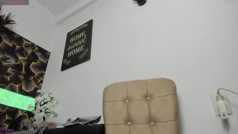 Snapshot of sweet_kitty2000 chatting on December 14, 2024, 6:13 am Alesy online show from December 14, 2024, 6:13 am