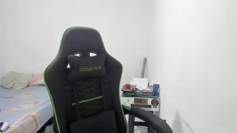 sweet_kitty_777 online show from November 4, 2025, 4:00 am