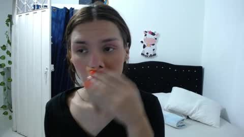 Snapshot of sweet_lady_16 chatting on December 22, 2024, 11:31 pm Lady online show from December 22, 2024, 11:31 pm