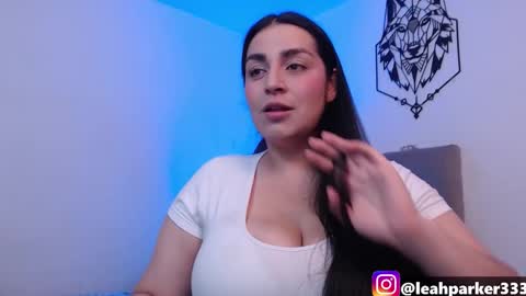 Leah online show from October 17, 2025, 6:43 pm