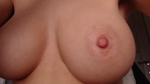 Jen online show from November 11, 2025, 7:41 am