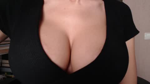 Jen online show from November 12, 2025, 7:53 am