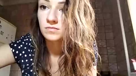 Snapshot of sweet_lilgirl_x chatting on February 9, 2025, 8:22 am Anna online show from February 9, 2025, 8:22 am