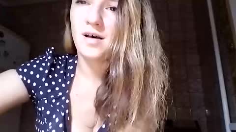 Snapshot of sweet_lilgirl_x chatting on March 3, 2025, 4:46 pm Anna online show from March 3, 2025, 4:46 pm