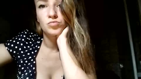 Snapshot of sweet_lilgirl_x chatting on March 11, 2025, 6:30 pm Anna online show from March 11, 2025, 6:30 pm