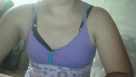 sweet_lily0613 online show from February 7, 2025, 3:45 am
