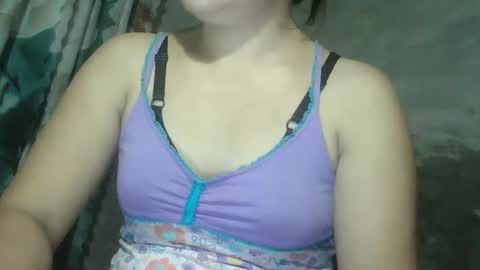 sweet_lily0613 online show from February 7, 2025, 11:01 am