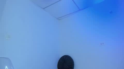 sweet_litle online show from March 19, 2026, 3:43 am